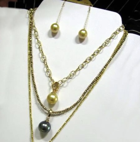 GoldenPearlPendants